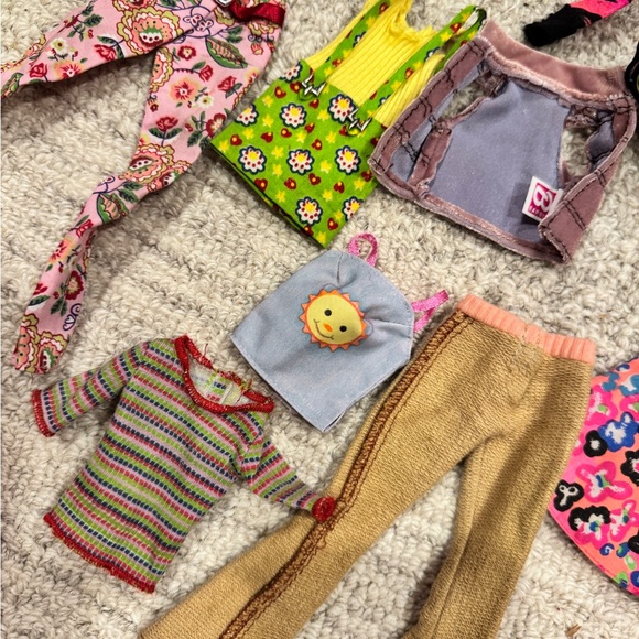 More Barbie clothes! Velvet hooded cape, hangers, scuba suit, vintage dresses.. - Picture 6 of 16